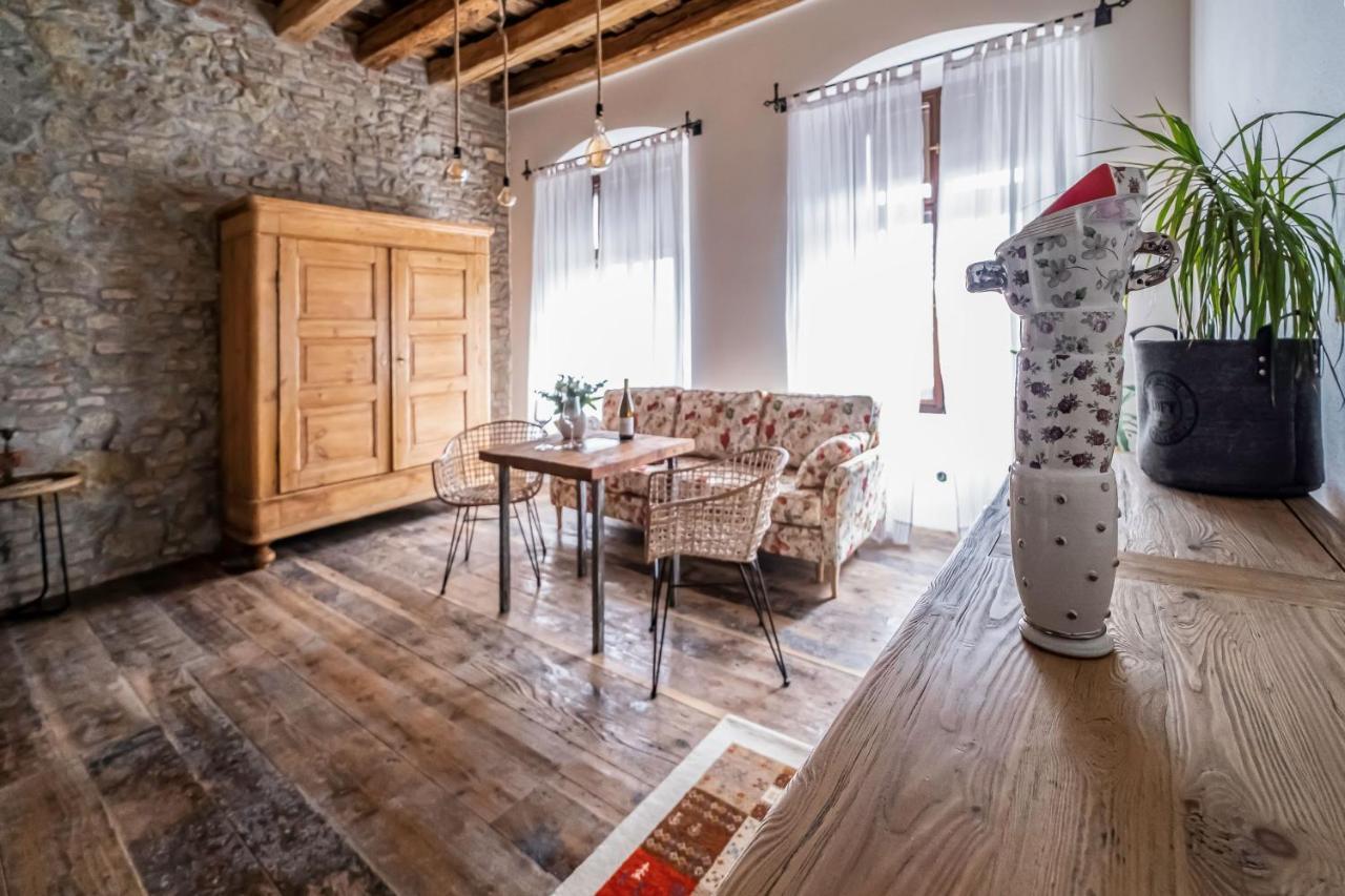 Knize Ferdinand Apartments Mikulov Bagian luar foto