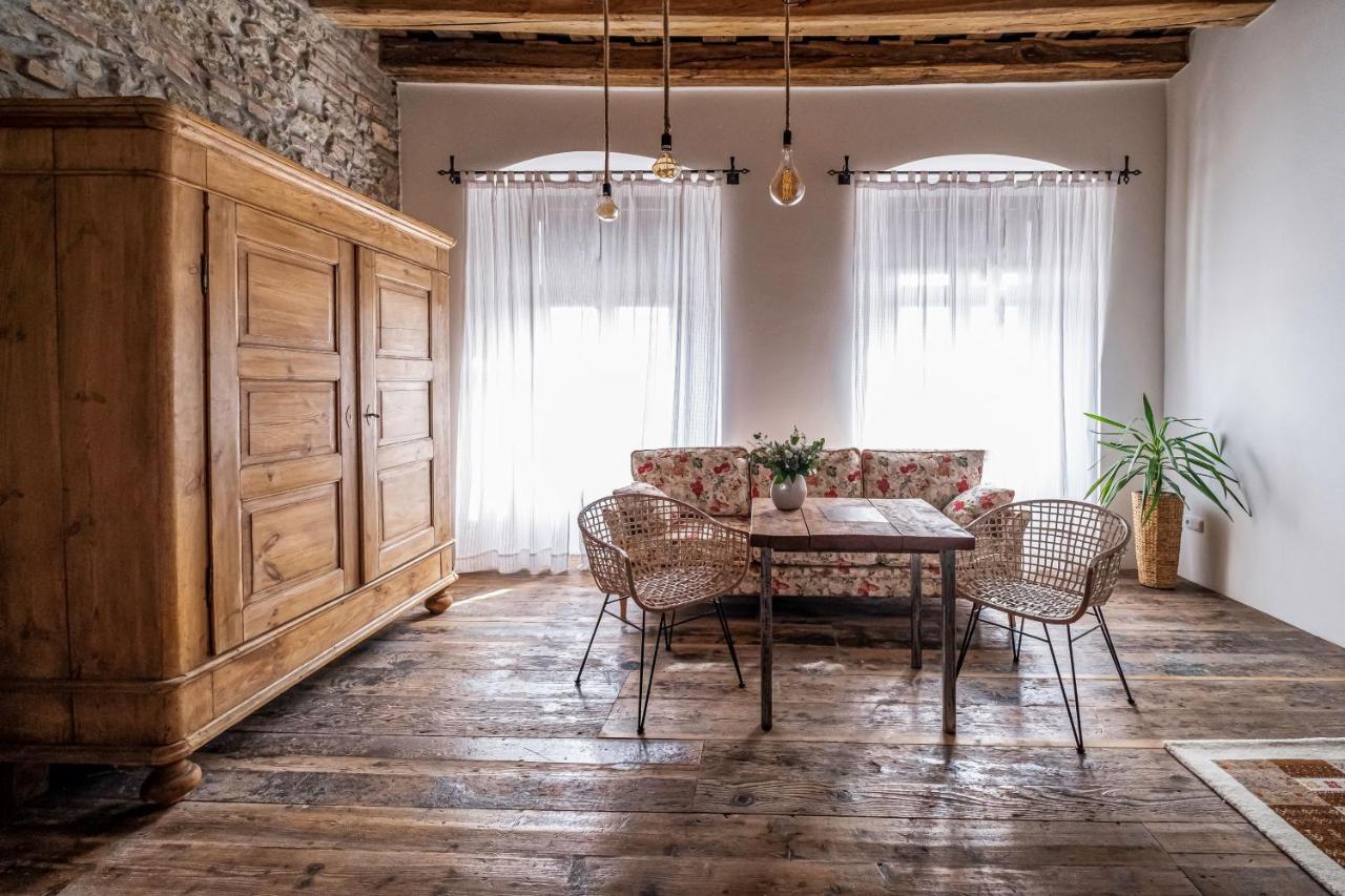 Knize Ferdinand Apartments Mikulov Bagian luar foto