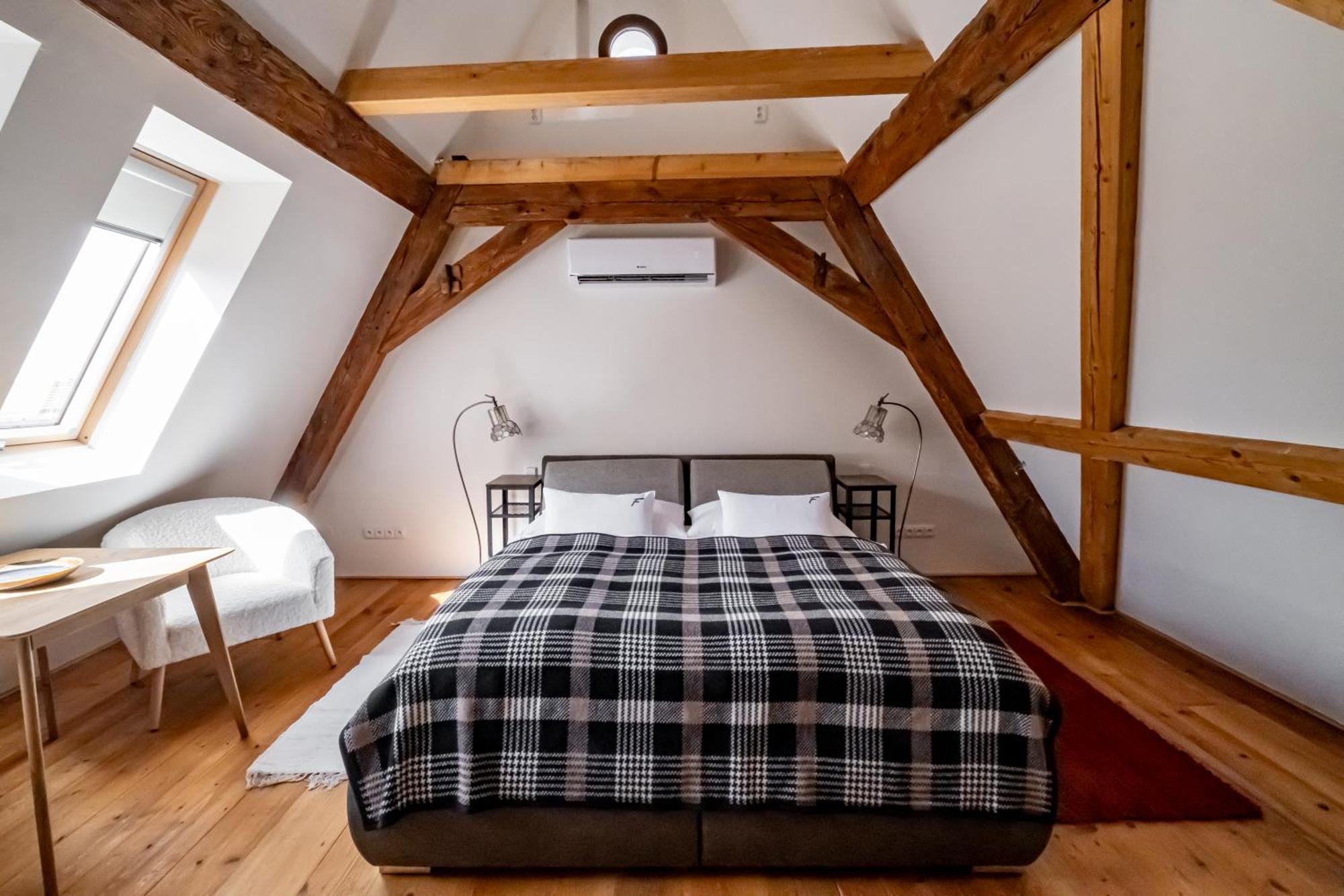 Knize Ferdinand Apartments Mikulov Bagian luar foto